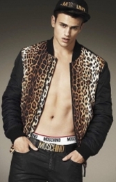  Moschino    