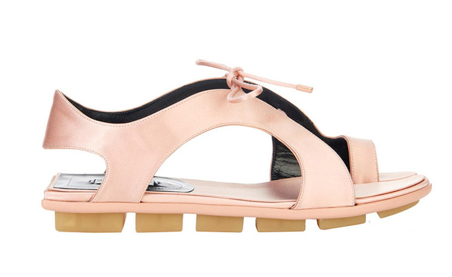  :  Balenciaga