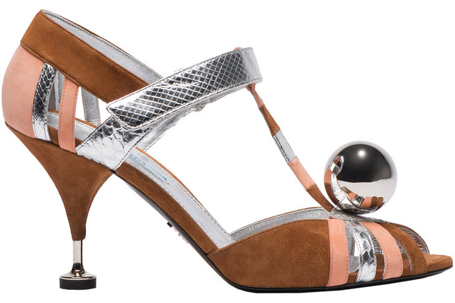   :     Prada   