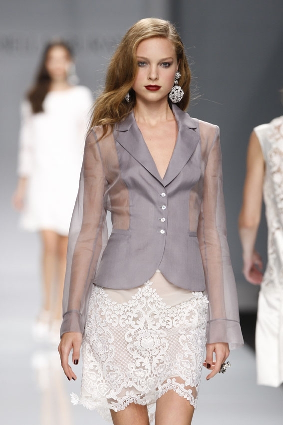 Mariella Burani /     - 2010
